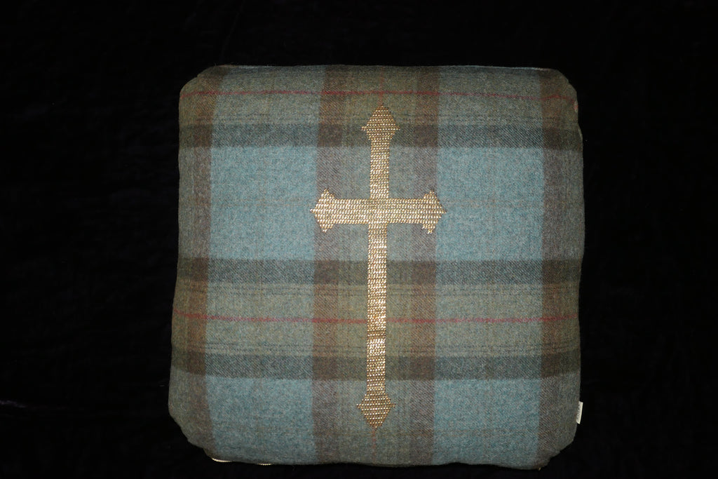 Cross Highlands Wool Cushion <br> Standing guard